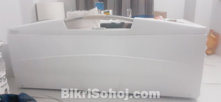 Apollo Jacuzzi bathtub